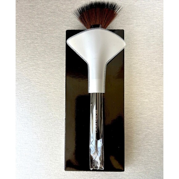 Laura Mercier Fan Powder Brush Pressed & Loose Powder Brush New in Box - Picture 2 of 5